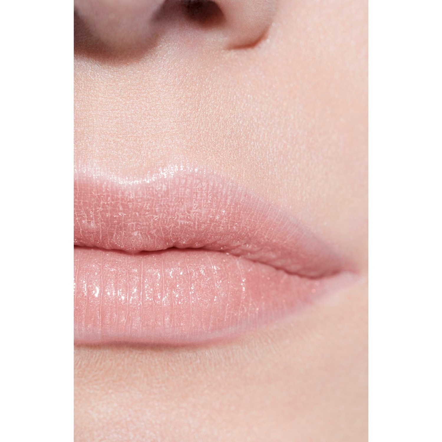 EL BÁLSAMO CON COLOR HIDRATANTE, CON UNA INTENSIDAD A MEDIDA, PARA UNOS LABIOS MÁS BELLOS DÍA TRAS DÍA